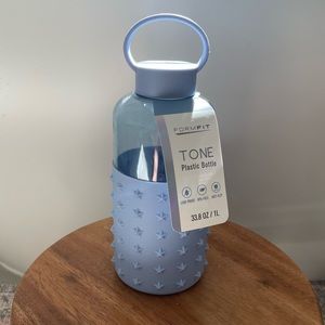 NWT Tone Formfit Plastic Bottle BPA free in Blue 33.8 oz / 1L